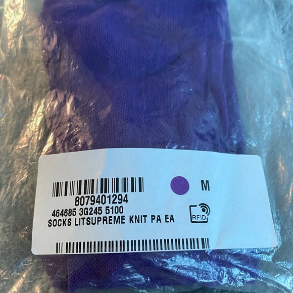 NWT GUCCI SYNTHETIC SOCKS WITH DOUBLE G LOGO IN PURPLE - Picture 4 of 4